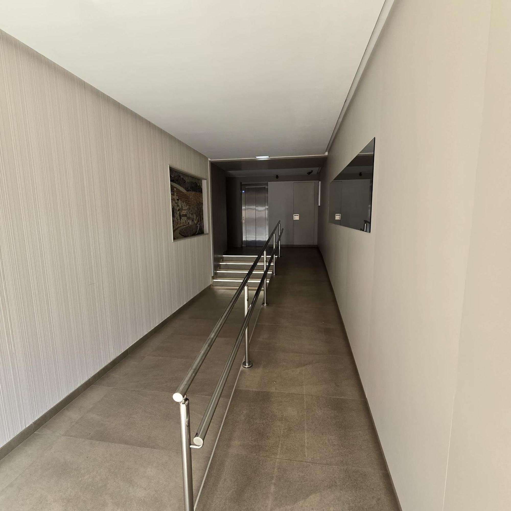 Apartment 4b On The