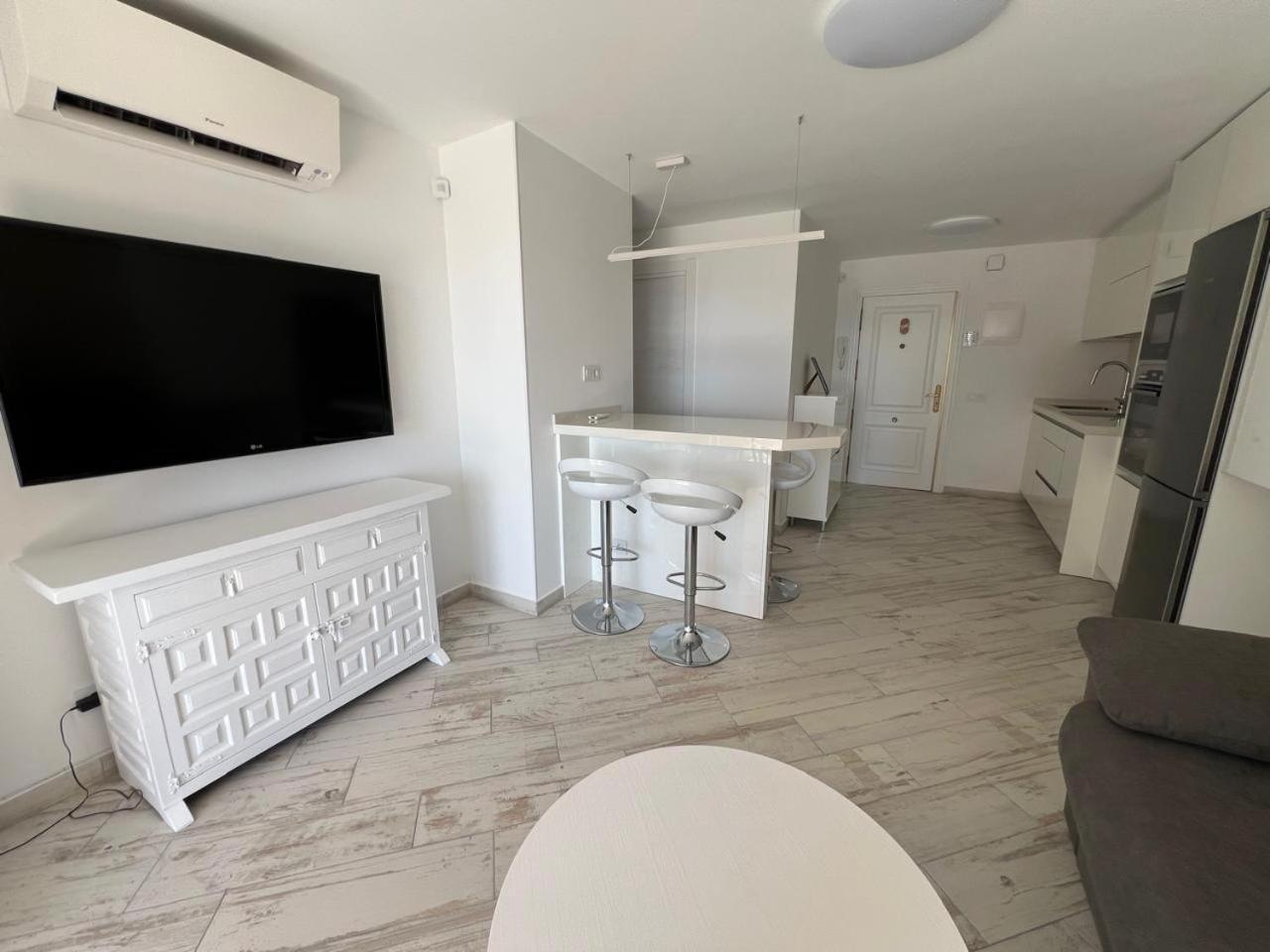 Apartment 4b On The *